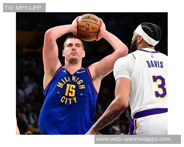 约基奇底线运球转身秀技艺精妙甩传助攻令人惊叹 约基奇底线运球转身秀技艺精妙甩传助攻令人惊叹