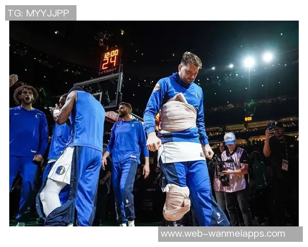 独行侠与诺维茨基共同揭幕家乡第4座翻新球场展现篮球魅力 独行侠与诺维茨基共同揭幕家乡第4座翻新球场展现篮球魅力