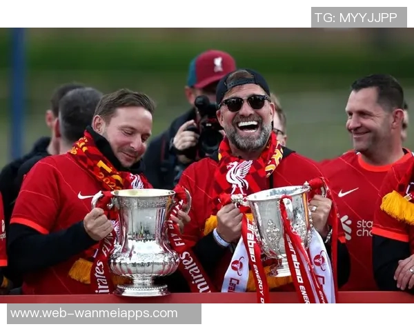 利物浦足球俱乐部在深圳开设新店名宿麦克马纳曼亲临助阵庆祝活动 利物浦足球俱乐部在深圳开设新店名宿麦克马纳曼亲临助阵庆祝活动