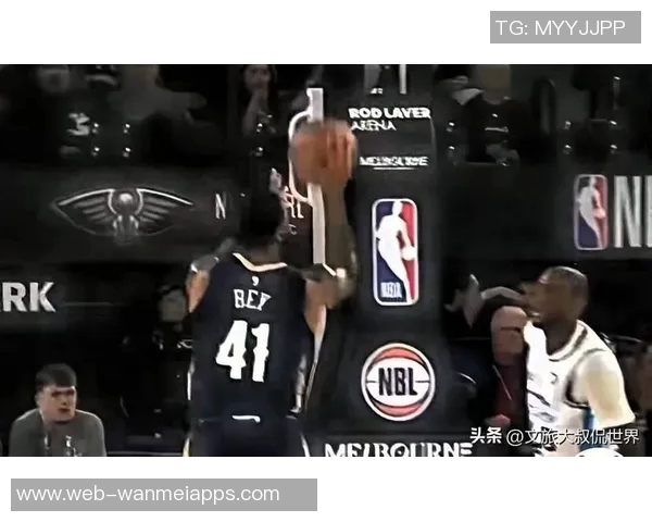 锡安赤膊上身展现惊人天赋NBL社媒热议他的强壮体魄与运动能力 锡安赤膊上身展现惊人天赋NBL社媒热议他的强壮体魄与运动能力