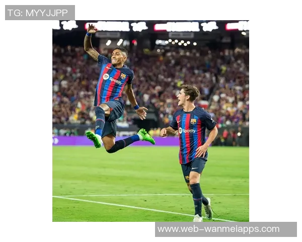 维尼修斯双响助力球队胜利分享伯纳乌的精彩时刻与球迷共庆