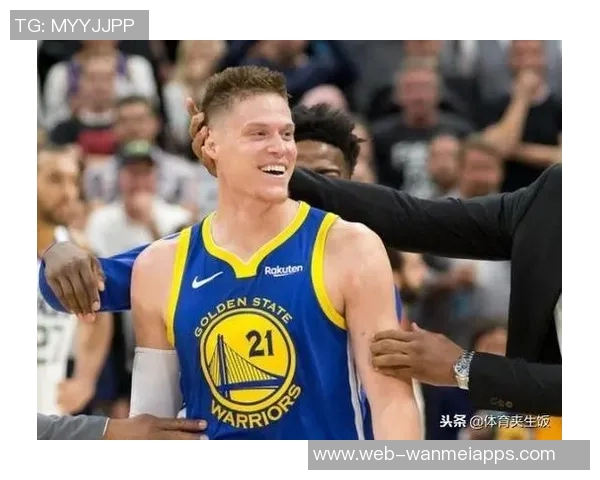 威利格林赞莱昂纳德高难度投篮展现出色实力曾多次见证其精彩表现 威利格林赞莱昂纳德高难度投篮展现出色实力曾多次见证其精彩表现