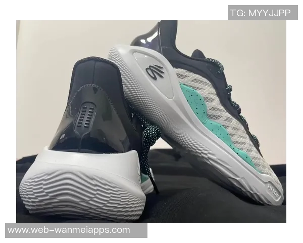 库里分享球鞋广告拍摄趣事并为新款球鞋热情打Call 库里分享球鞋广告拍摄趣事并为新款球鞋热情打Call